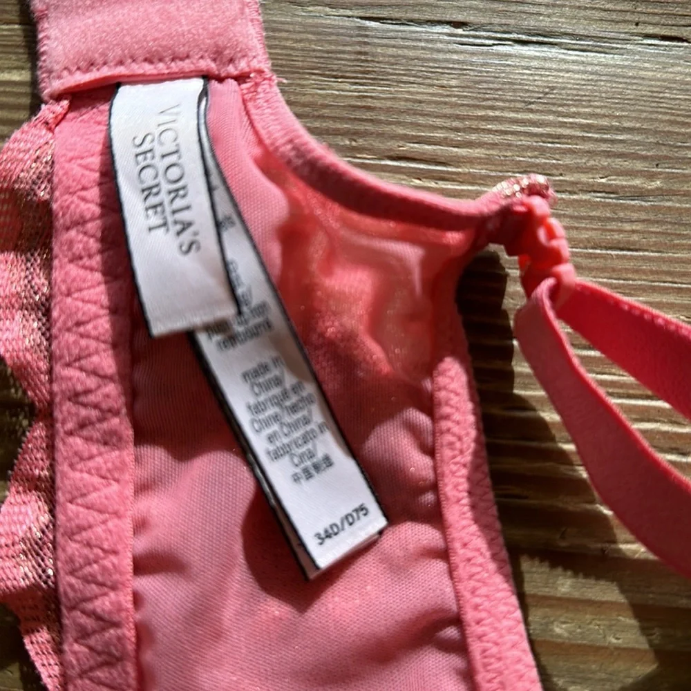 Victoria’s Secret bra coral 34D